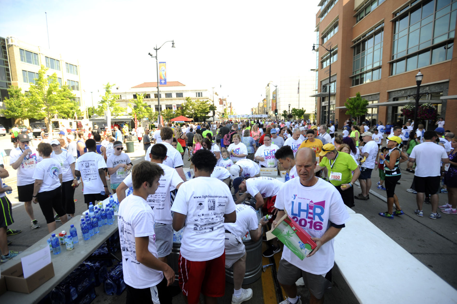 Lighthouse Run food volunteers